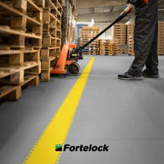Mechanicky odolná podlaha: Průmyslové řešení od Fortelock