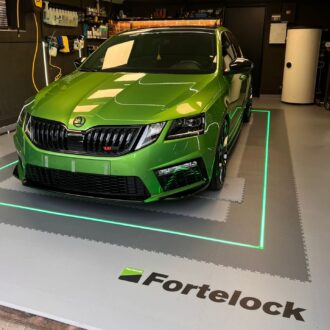 Plastová podlaha do garáže: Vypadá fakt dobře?